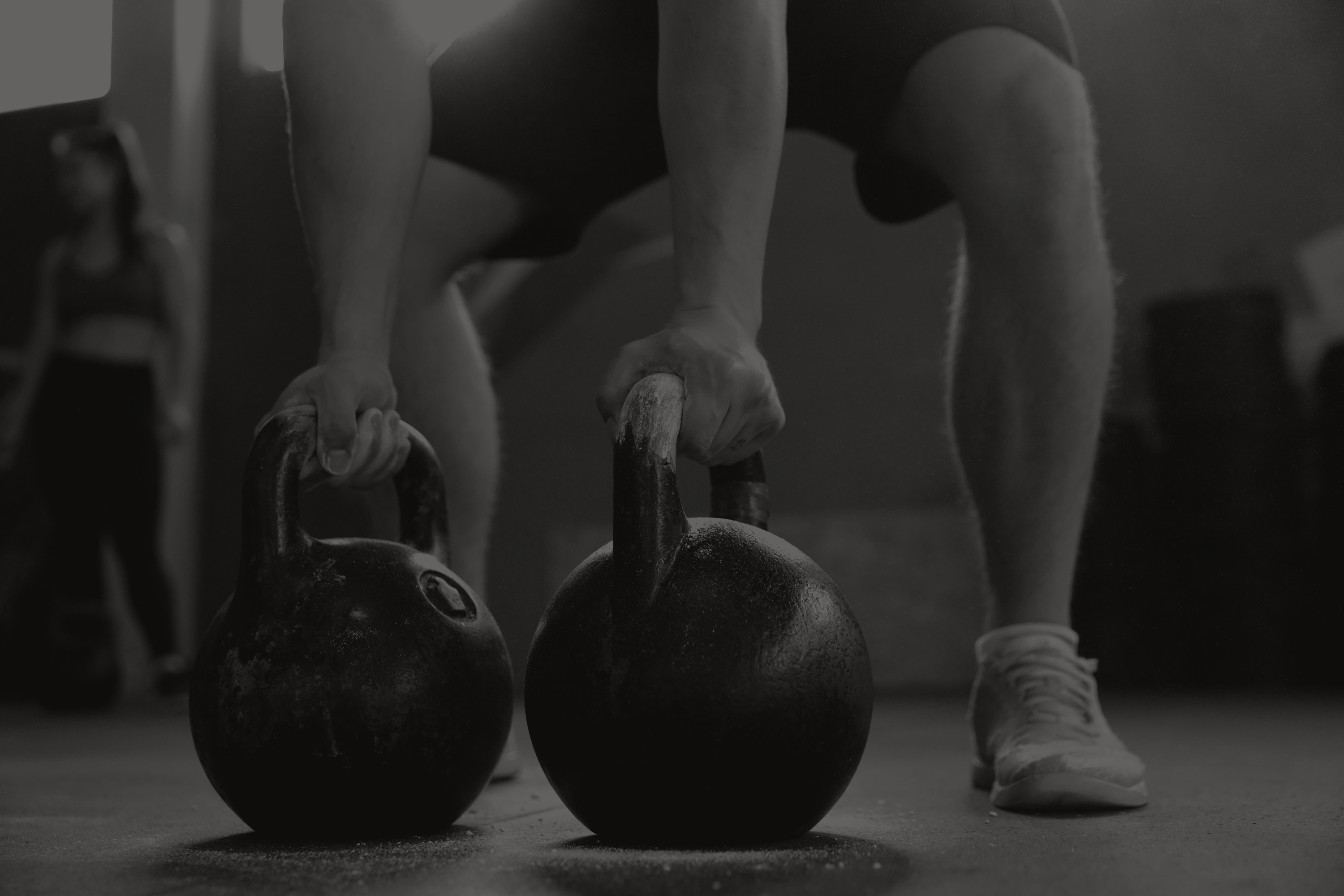 Athlete training with kettlebells prior to contrast therapy